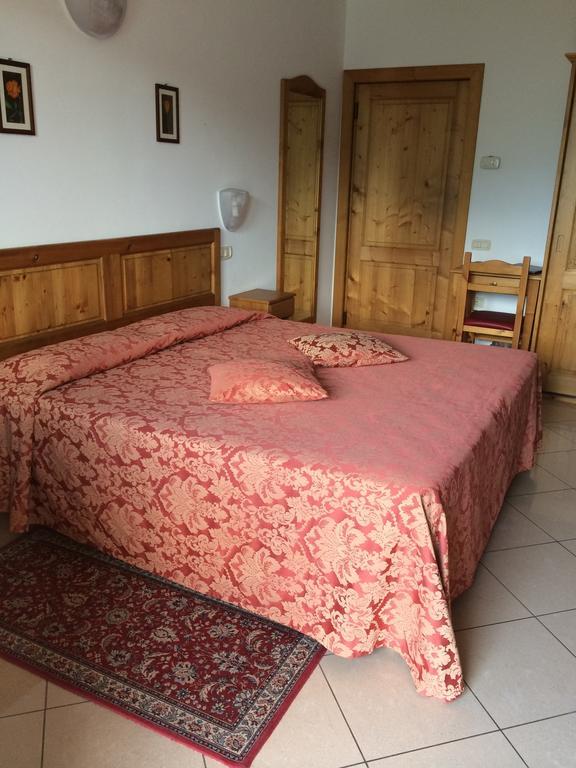 Albergo Rusall Tremezzo Ruang foto